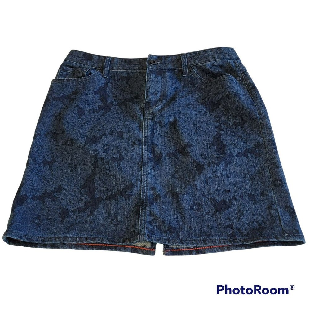 Tommy Hilfiger Women's Size 6  just above knee Denim Skirt w/ Floral Print EUC